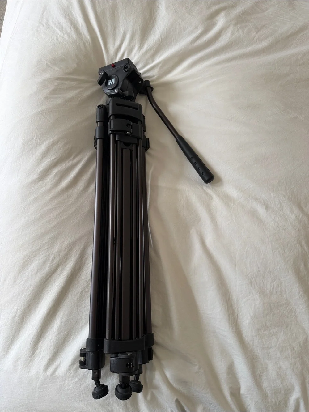 Magnus VT-4000 Tripod System with Fluid Head